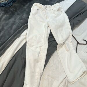 WHITE JEANS